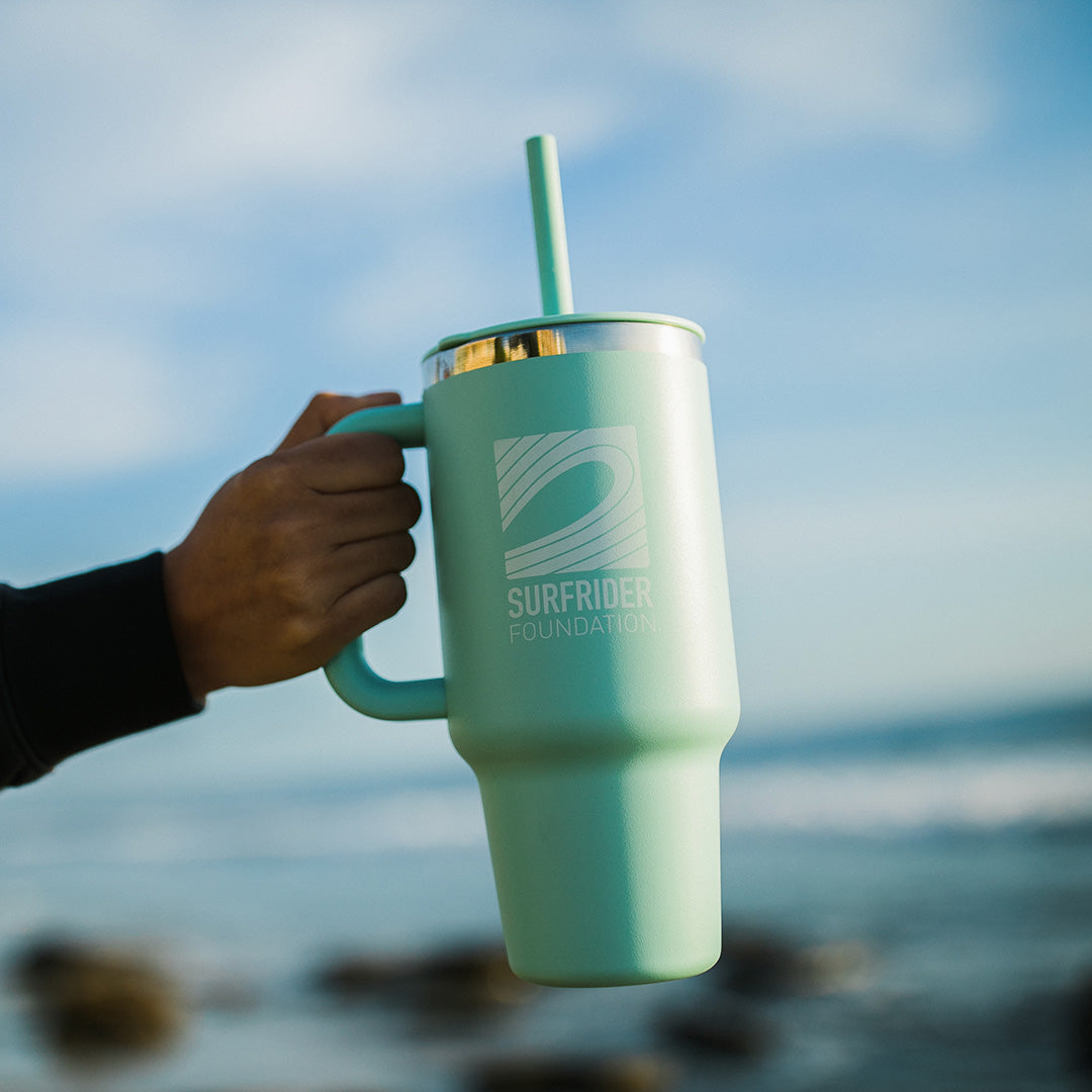 Surfrider cup with straw at the beach